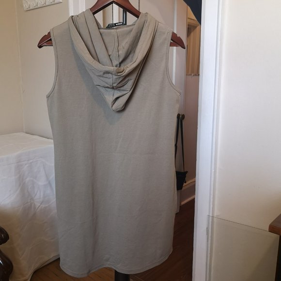 3/$20 SHEIN sleeveless hooded dress - Picture 7 of 7